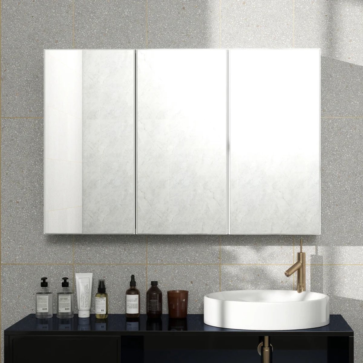 Merax Badkamer Spiegelkast – Wandkast met 3 Deuren en 5 Opbergvakken – 90×15,5×60 cm – Wit Hangende Badkamerkast