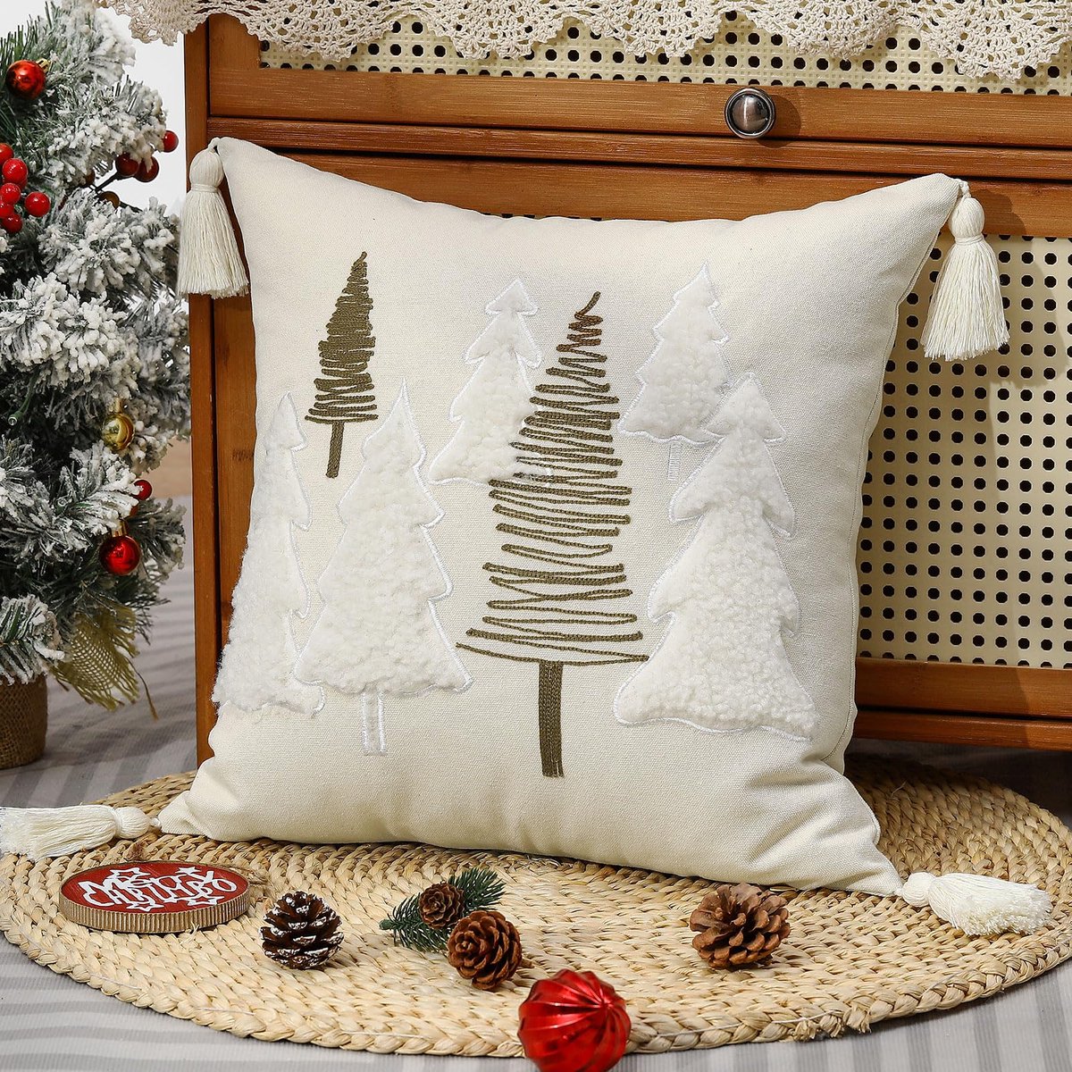 Unyqoos Decoratieve kerstkussenhoes met borduurwerk en kwastjes voor feestelijke sfeer Wit