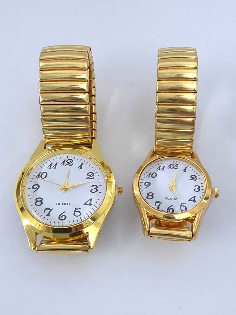 Set - Horloge - Koppels - Vrouw - man - Rekbaar - Klassiek - Goudkleurig - RVS - Witte duidelijke wijzerplaat - past bijna elke pols - Hetzelfde horloge voor hem en haar.