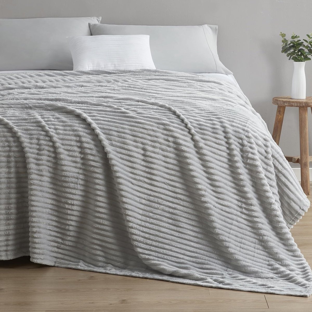 Unyqoos Grijze knuffeldeken van fleece voor bank en bed, 150x200 cm, zacht en warm grijs