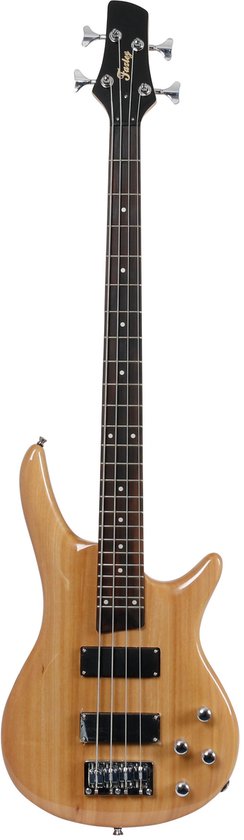 Een complete lichte houten basgitaar met chromen hardware, zwarte elementen en vier snaren.