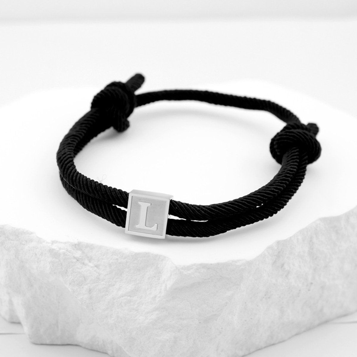 Handgeweven armband met hanger van roestvrij staal, letterarmband, zwarte gevlochten armband, verstelbaar, letter L
