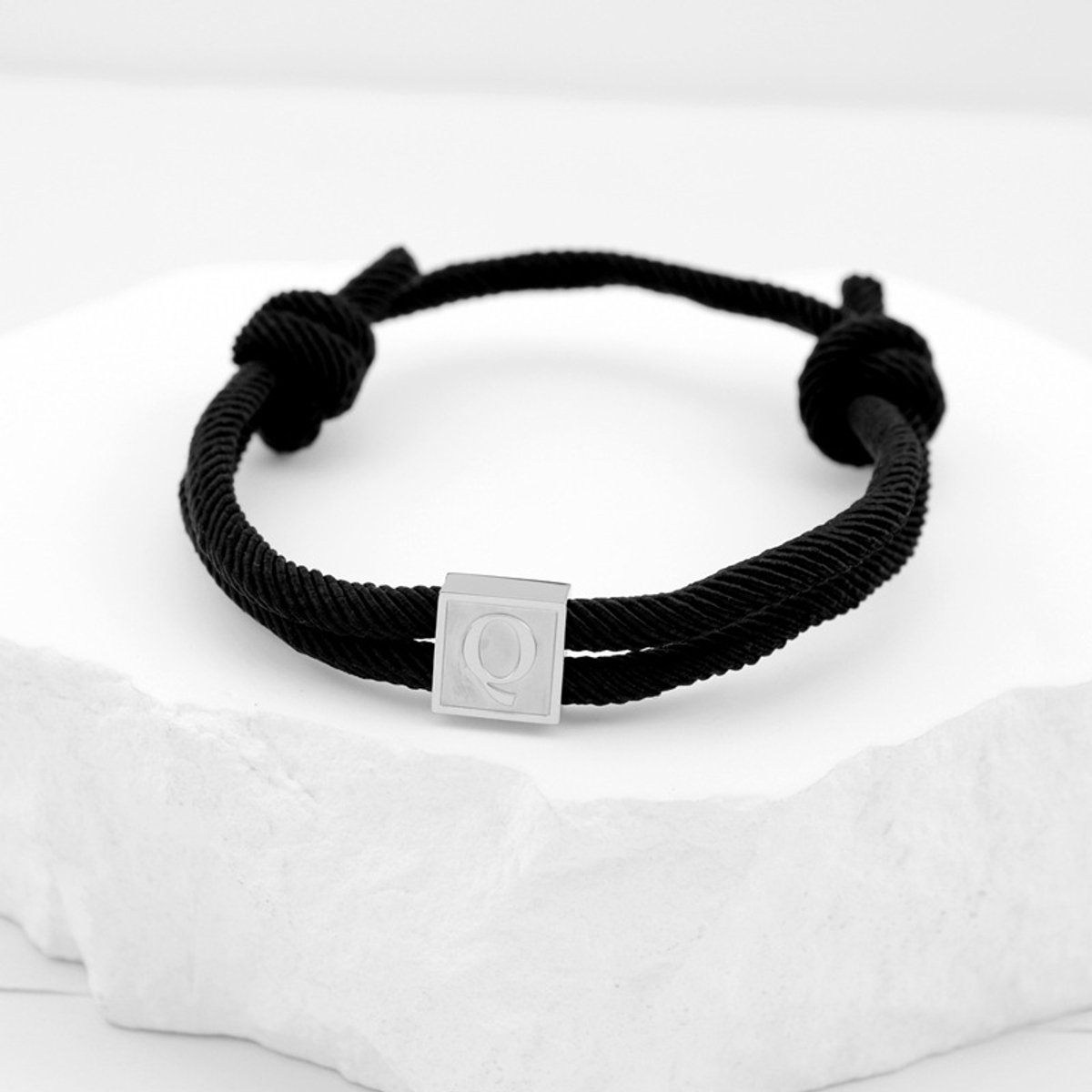 Handgeweven armband met hanger van roestvrij staal, letterarmband, zwarte gevlochten armband, verstelbaar, letter Q