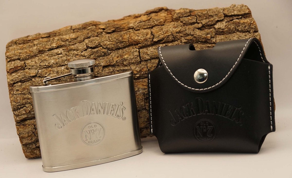 Whiskey drankflacon in leer tasje Jack Daniel's - drinkflesje Jack Daniel's - drankflacon Jack Daniel's - sterke drankflesje rvs Jack Daniel's - cadeau artikelen Jack Daniel's - Originele Licensed Jack Daniel's drank fles - heupfles voor sterke drank