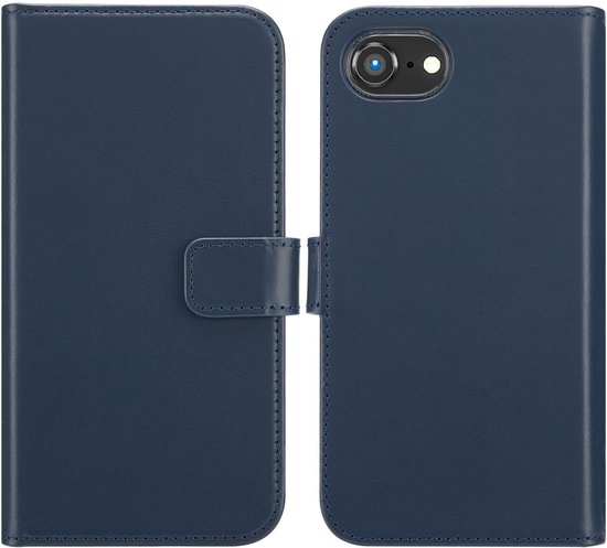 Dichtgeklapt donkerblauw lederen telefoonhoesje met magnetische sluiting.