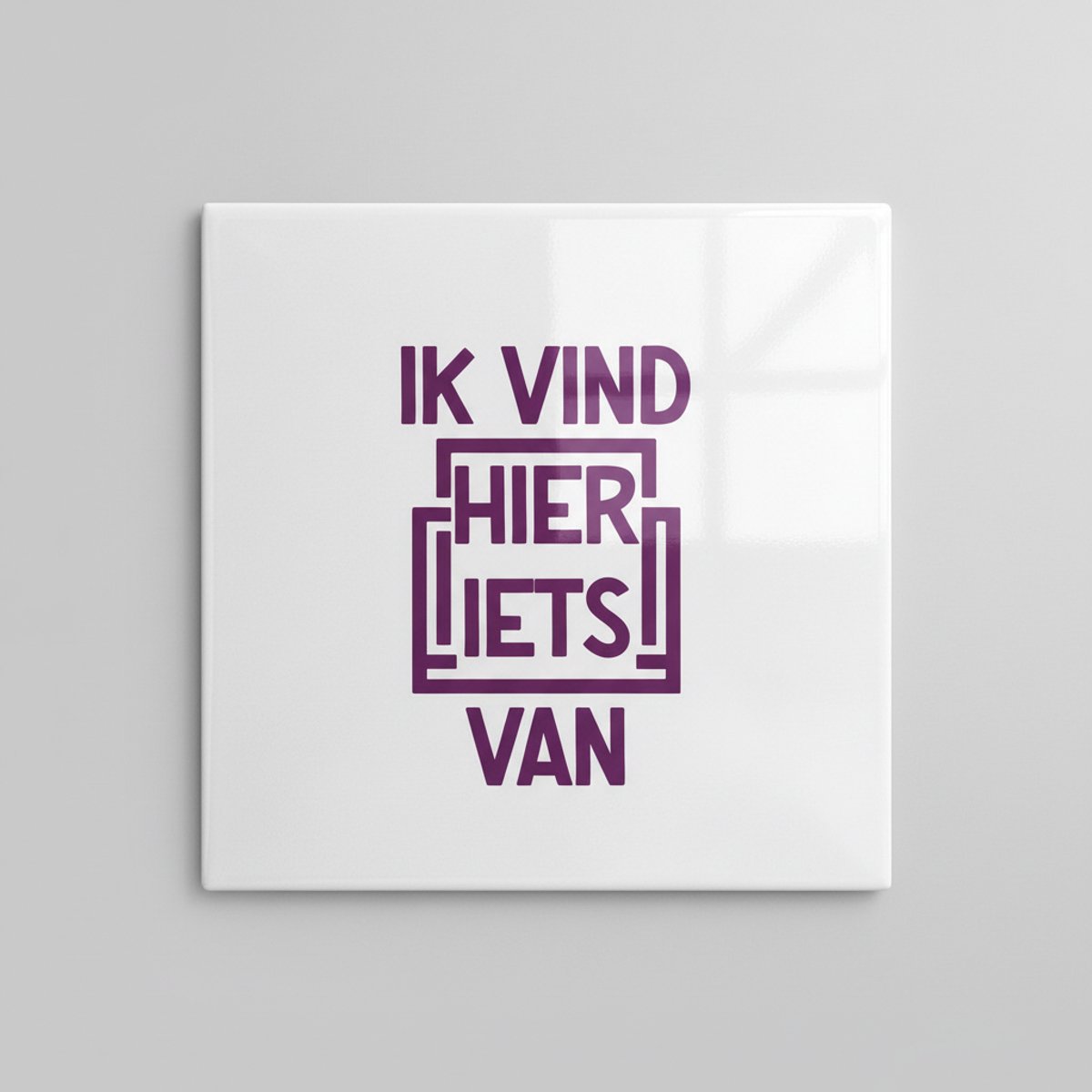 Grappige Keramische Tegel met Tekst “Ik Vind Hier Iets Van” – Decoratieve Wandtegel – 15 x