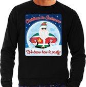 Foute Kersttrui / sweater - Christmas in Suriname we know how to party - zwart voor heren - kerstkleding / kerst outfit S (48)