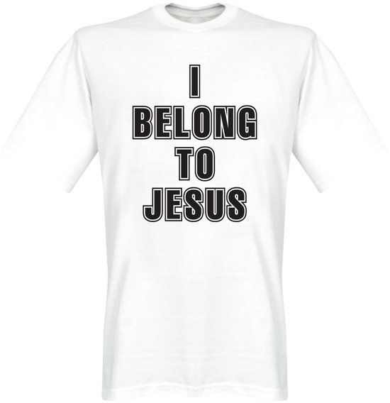 Witte T-shirt met de tekst 'I BELONG TO JESUS' in zwarte letters.