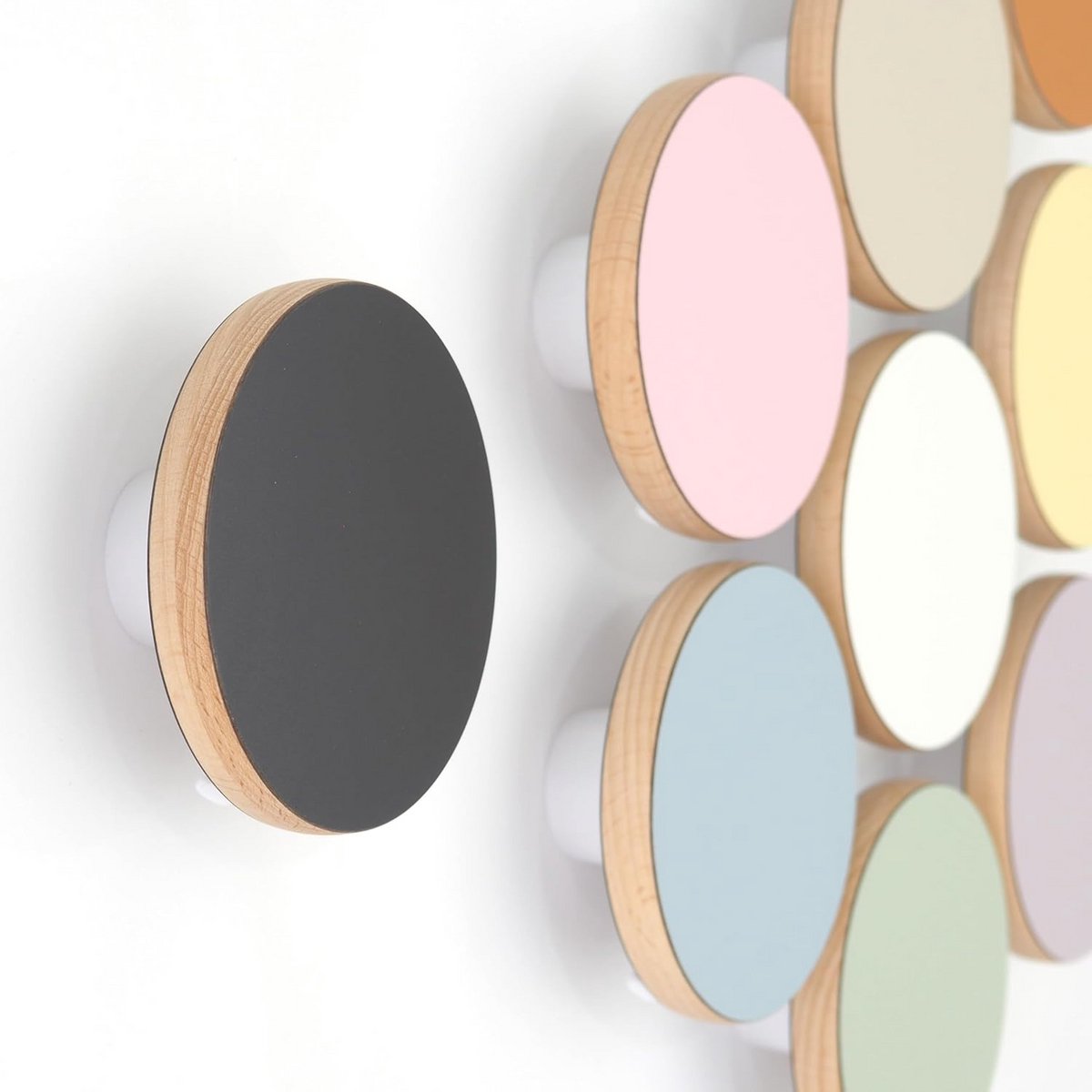 Ronde Houten Wandhaken in Diverse Kleuren voor Hal, Keuken of Kinderkamer