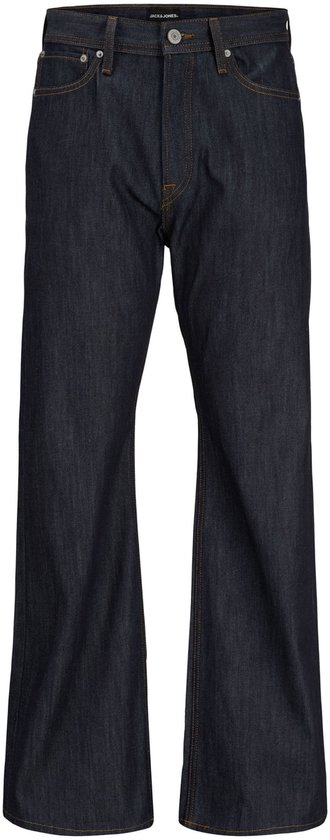 Donkerblauwe jeans met wijd uitlopende pijpen en gele stiksels.