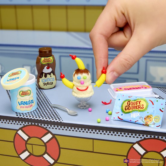 Miniverse SpongeBob en vrienden ijsjes met 'Goofy Goobers' vanille-ijs, chocoladesiroop en kersensaus.