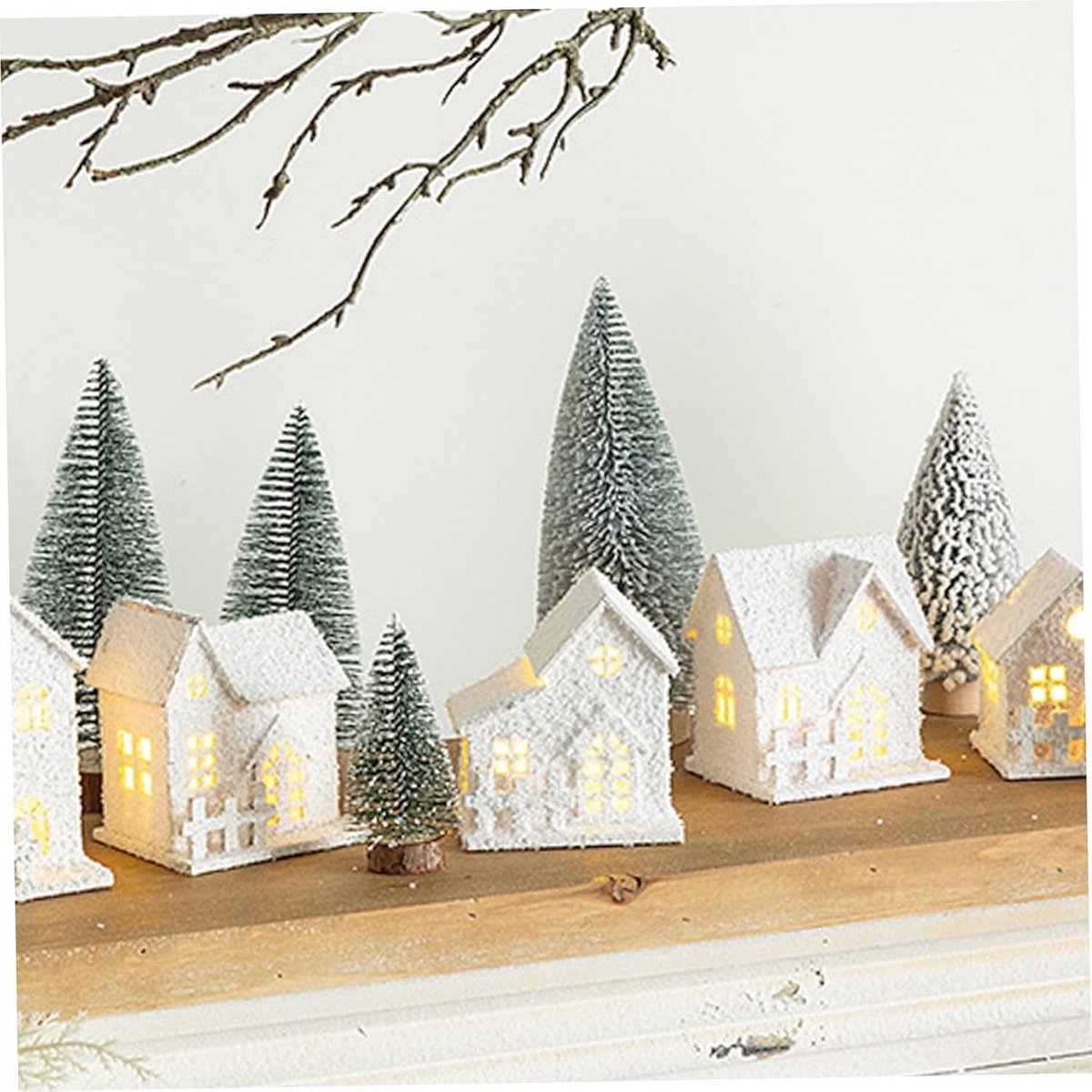 Verlichte Kerstboerderij Set Wit - Houten Dorp met 8 Bomen Decoratie voor Tafel of Plank – foto 3
