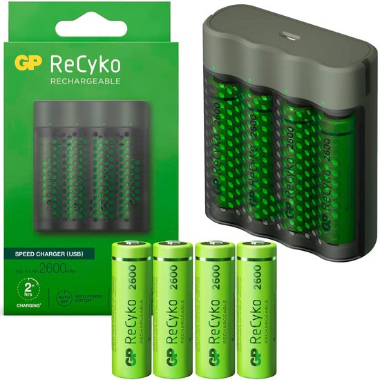 GP ReCyko speed charger met 4 oplaadbare AA batterijen van 2600 mAh, in verpakking en uit de verpakking.