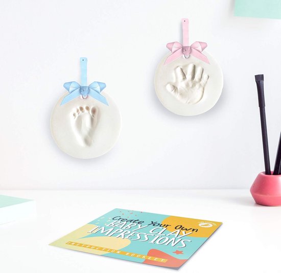 Gedenkset Hand- en Voetafdruk Baby Klei - 3D Herinnering voor Lijst of Ophangen van Mikoala — afbeelding 2
