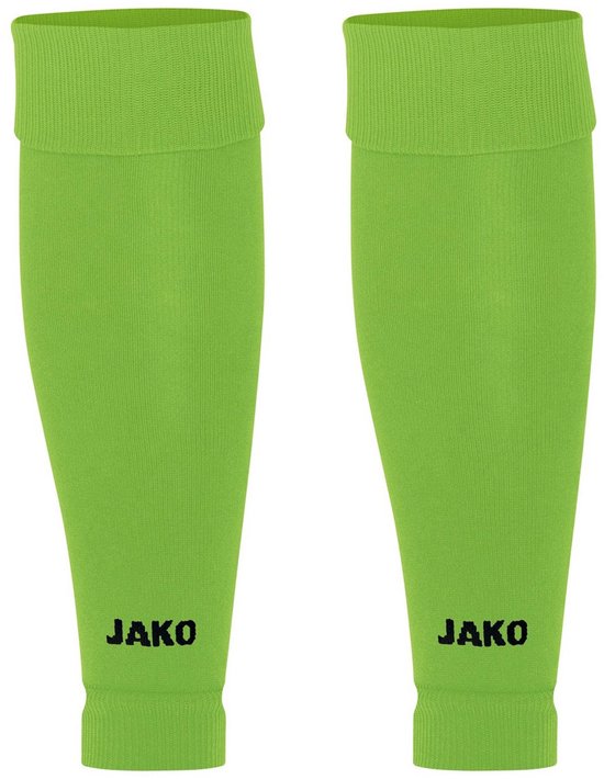 Chaussettes de football Jako vertes avec logo J.A.K.O. sur les mollets.