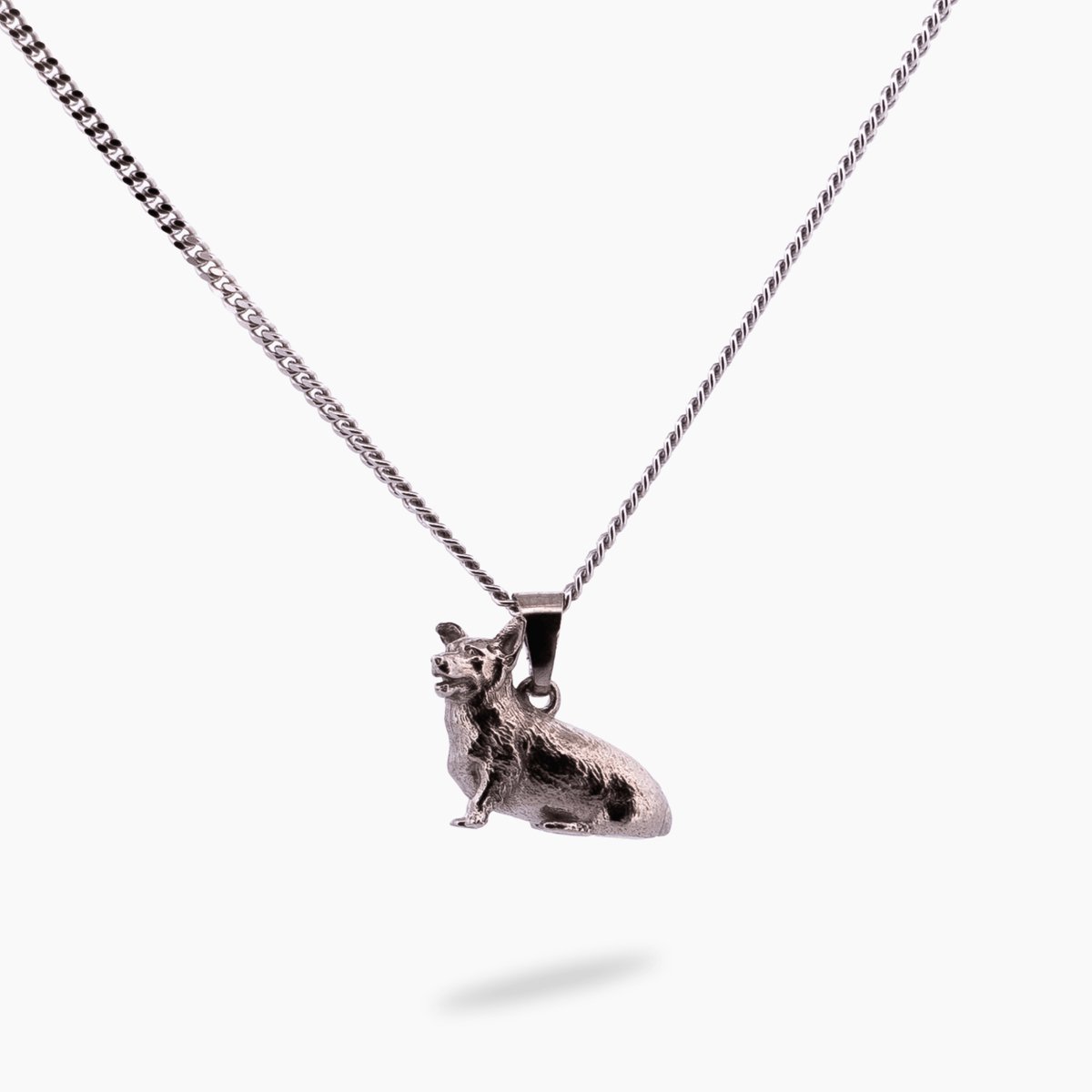 Pinchme Charms - Corgi Bedel – Klein, dapper & koninklijk - Echt zilver - Handgemaakt in Nederland - Luxe cadeauverpakking - Ketting Sieraden