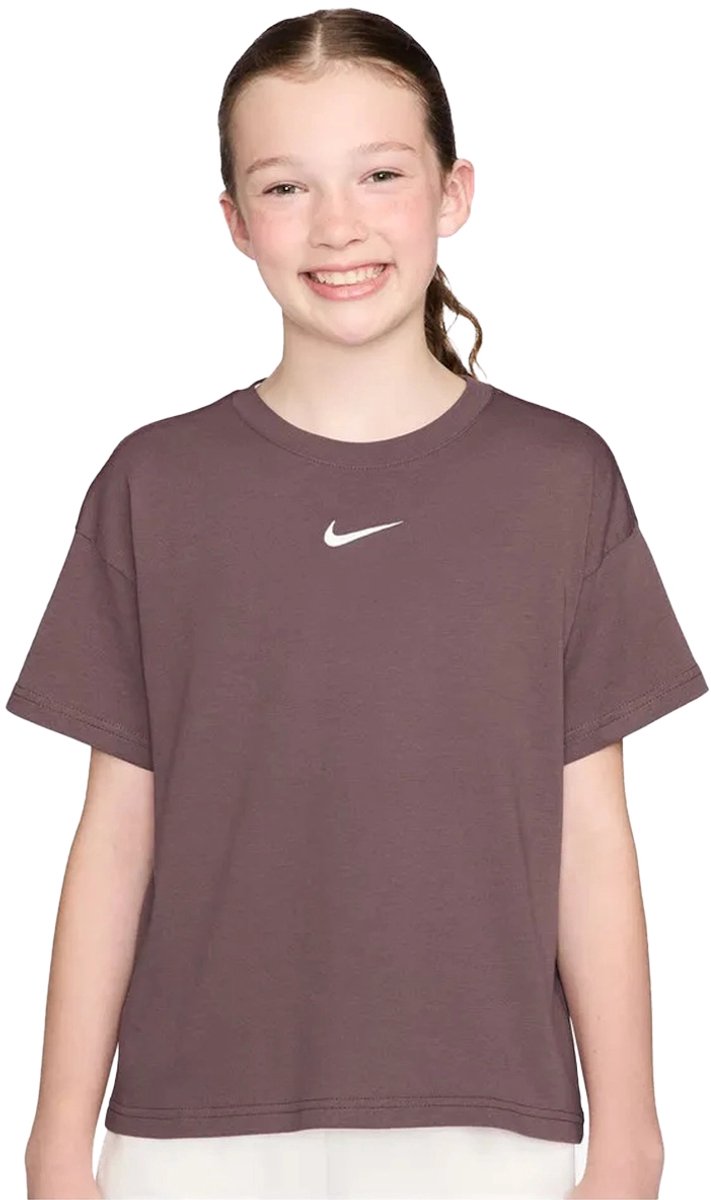 Nike sportswear essential tee in de kleur . Paars