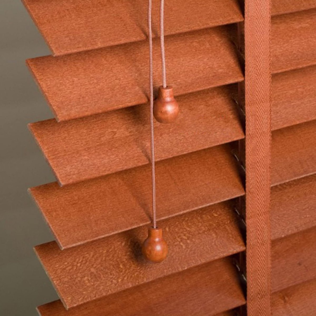Echt Houten Jaloezieën 50mm Lamellen - Lichtdoorlatend en Warmte-isolerend Raambekleding