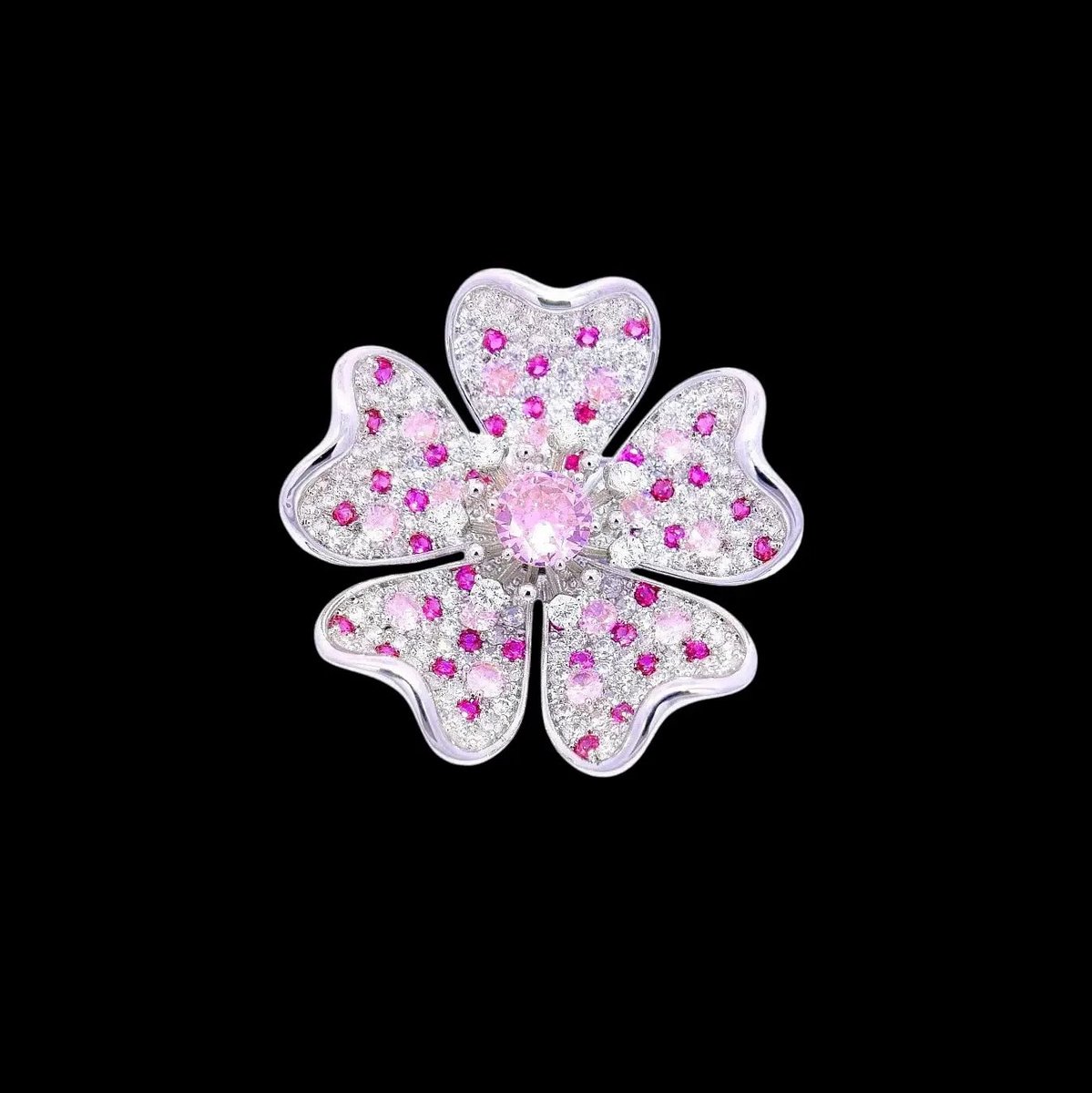 Victoria Valenza Zilverkleurige Sakura Bloem Broche met Pavé Roze en Witte Zirkonia Stenen - Broche - Zilverkleurig - Bloem broche - Zirkonia