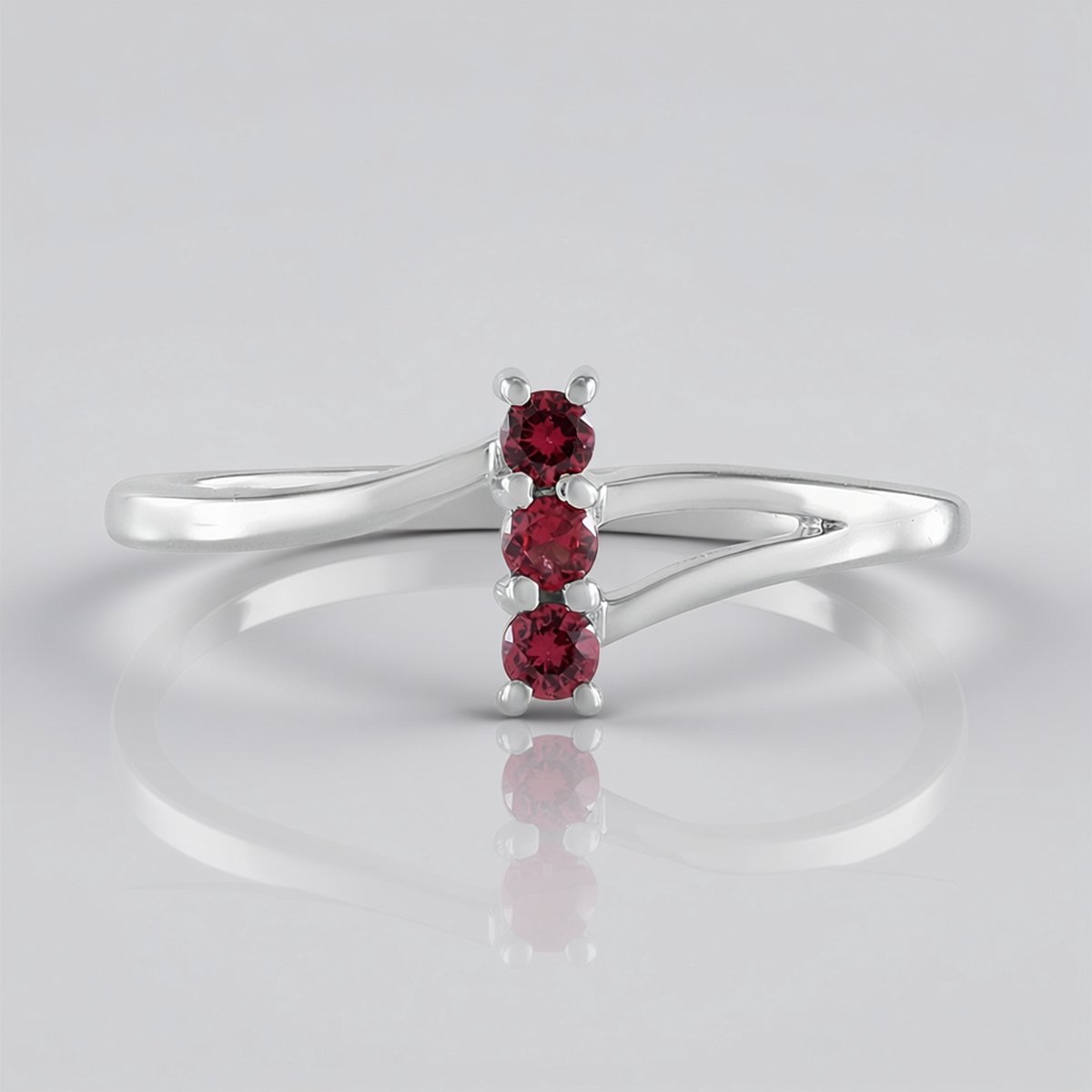 Cavill - Zilveren ring - 925 Sterling zilver geplatineerd - 3x rode spinel uit Tanzania 0,133 ct - Elegante damesring rond geslepen edelstenen