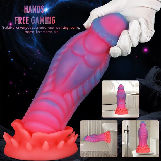 Roze en blauwe dildo met stekelige basis. "Hands Free Gaming" is in beeld. Kleine afbeeldingen tonen de dildo in verschillende ruimtes.