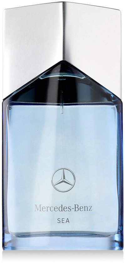 Rechthoekige blauwe fles met zilveren dop. Mercedes-Benz SEA logo op de voorkant.