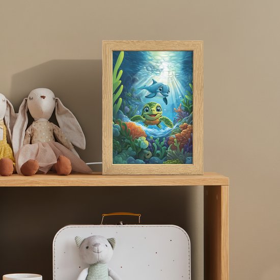 Nachtlampje 15x20 cm - Kinder lampje - Schildpad - Dolfijn - Oceaan - Tafellamp kinderkamer - Slaapkamer lamp - Bedlamp kinderen - Kinderlampje stopcontact - Wandlamp babykamer - Nachtlampjes van Decopatent — afbeelding 3