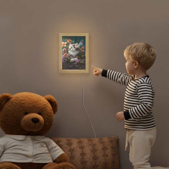 Nachtlampje 15x20 cm - Kinder lampje - Kitten - Illustratie - Bloemen - Natuur - Kat - Tafellamp kinderkamer - Slaapkamer lamp - Bedlamp kinderen - Kinderlampje stopcontact - Wandlamp babykamer - Nachtlampjes van OnlyWow — afbeelding 5