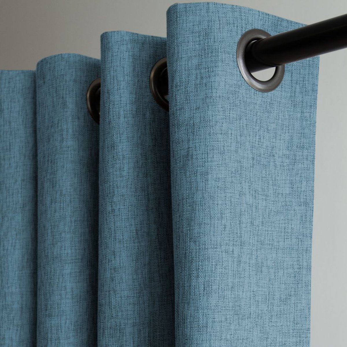 MOONDREAM LumenControl™ Totaal Verduisteringsgordijn | Licht+Zonwering | 100% Ondoorzichtig | EU-fabricaat | Oogjes | Blauw MC56 | 130 x 260 (BxH) cm