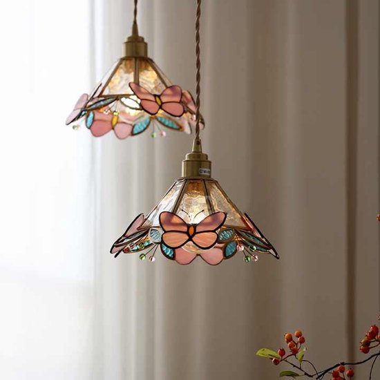 Plafonnier en verre teinté style Tiffany avec motif papillon et fleur