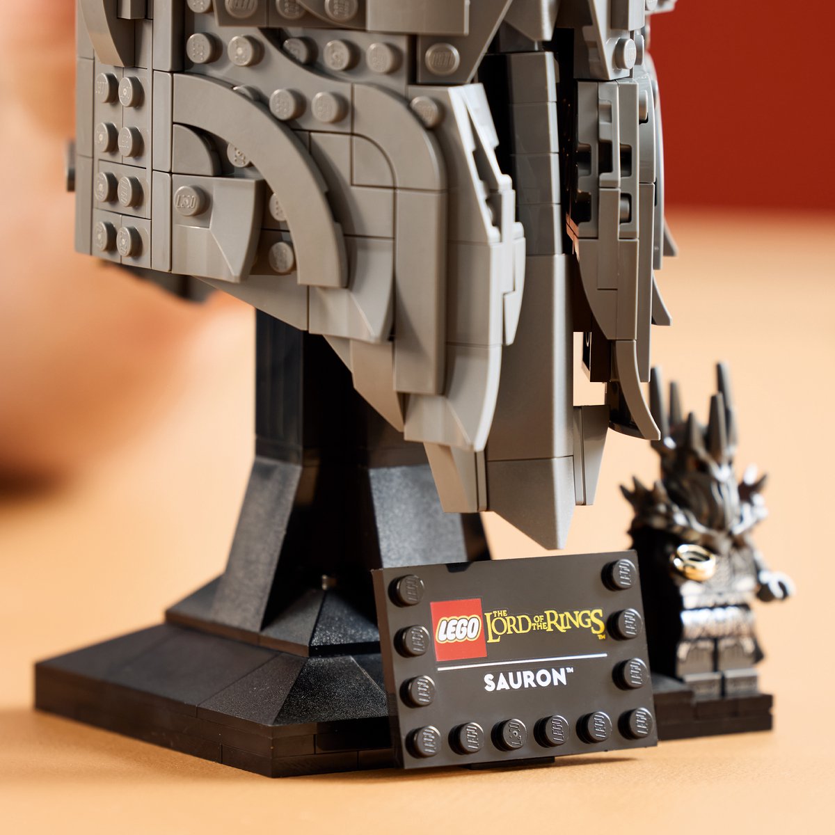 LEGO Icons - The Lord of the Rings: De Helm van Sauron Bouwpakket voor Volwassenen en Woondecoratie - 11373 – foto 3