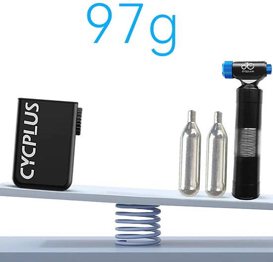 Zwarte CYCPLUS pomp en CO2-cartridges op weegschaal, met tekst "97g".