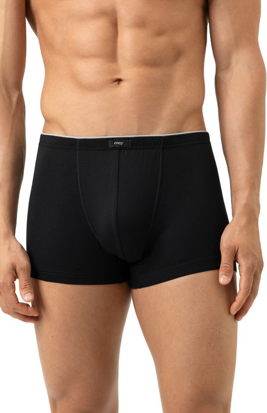 Zwarte Mey boxer briefs op mannenmodel, focus op de voorkant.