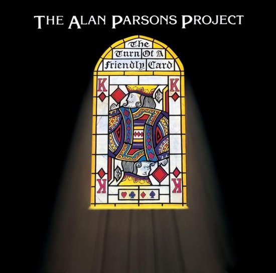 Albumhoes 'The Turn Of A Friendly Card' van The Alan Parsons Project, met een koning van klaveren in glas-in-loodstijl.