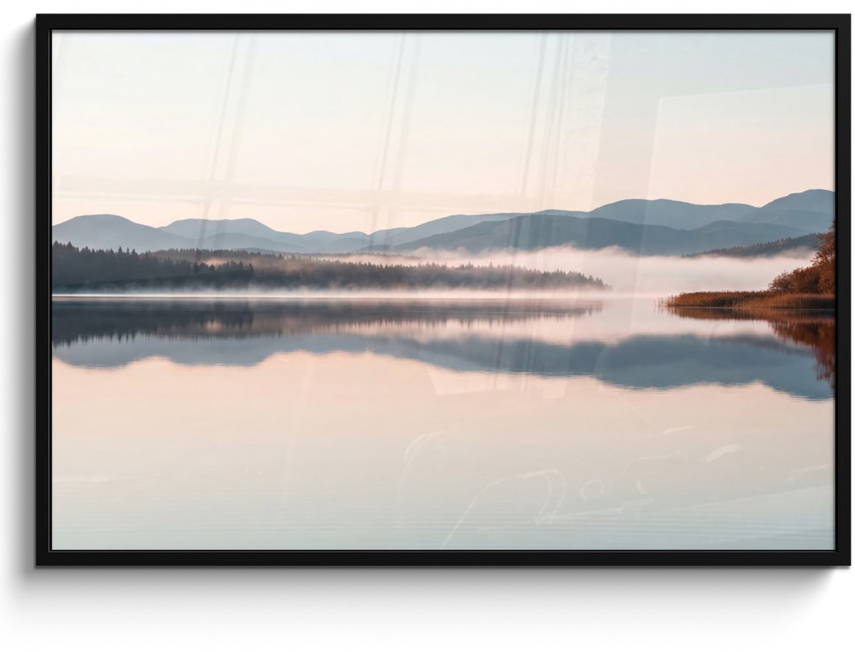FrameYourWall Poster in lijst - Fotolijst 120x80 cm - Posters - Water - Bomen - Mistlaag - Posterlijst zwart - Decoratie - Wanddecoratie woonkamer - Muurdecoratie slaapkamer