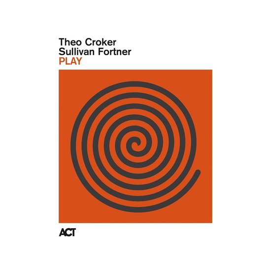 Albumcover met de titel 'PLAY' van Theo Croker & Sullivan Fortner, met een oranje achtergrond en een donkergrijze spiraal.