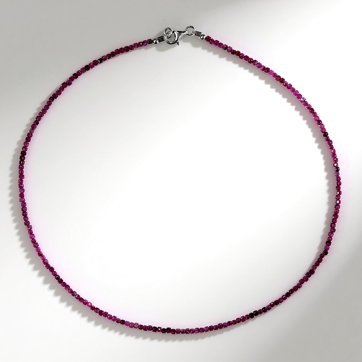 Cavill - Zilveren Halsketting - 925 Sterling Zilver - Mozambique Robijnen 17,965 ct - Elegante Rood Gefacetteerde Choker 40 cm