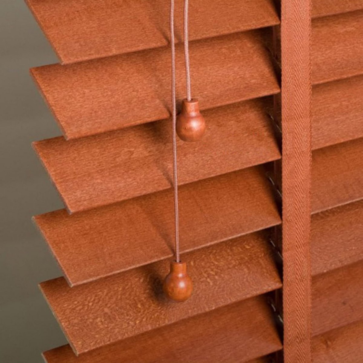 Echt Houten Jaloezieën 50mm Lamellen - Lichtdoorlatend en Warmte-isolerend Raambekleding