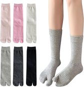 Set van zeven paar tabi sokken in verschillende kleuren: lichtroze, felroze, wit, grijs, donkergrijs en zwart. Geribbelde stof.