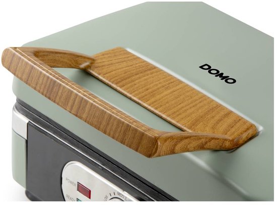 Close-up van de houten handgreep van de groene DOMO grill.