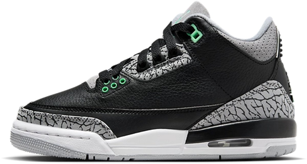 Air Jordan 3 Retro ‘ Glow’ GS . Wit