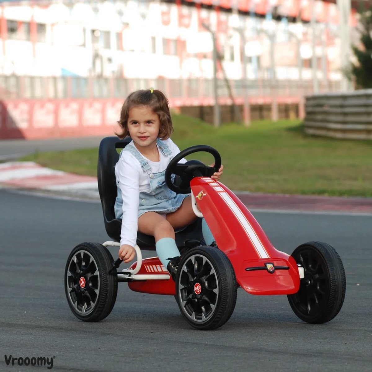 Abarth Skelter 3 tot 7 jaar – Officieel Gelicentieerde Go Kart met Skiddingmodus & EVA-Wielen – Kindervoertuig met Verstelbaar Zadel & Handrem – Rood — afbeelding 4
