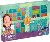 Stitch juwelenkoffer met elastiekjes, bedeltjes en kralen in diverse kleuren.