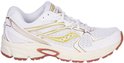 Witte Saucony sneaker met gouden accenten en een crèmekleurige zool met bronzen loopvlak.