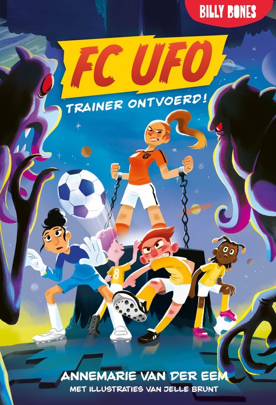 Boekomslag: FC UFO - Trainer ontvoerd! Kinderen in voetbaltenue omringd door paarse monsters, met een voetbal.