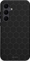 Zwart telefoonhoesje met grijs hexagon patroon. Casetastic logo onderaan.