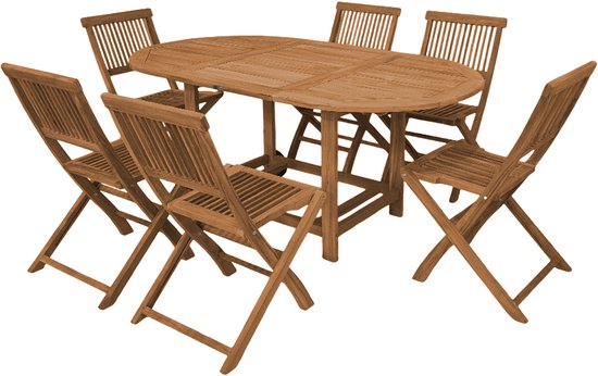 Ovale houten tafel met zes houten stoelen.