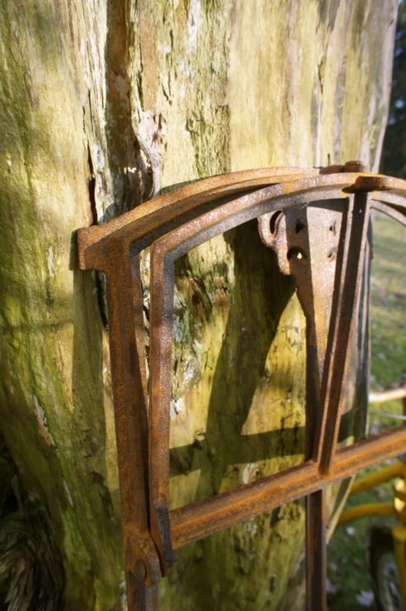 Decoratief Gietijzeren Stalraam Klapraam voor Tuinmuur ca. 47x32 cm