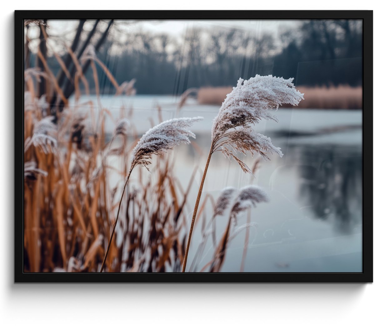 FrameYourWall Poster in lijst - Fotolijst 70x50 cm - Posters - Riet - Gras - Natuur - Winter - Meer - Posterlijst zwart - Decoratie - Wanddecoratie woonkamer - Muurdecoratie slaapkamer