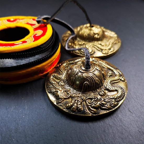 Handgemaakte Tingsha Tibetaanse Bell Gegraveerde Dubbele Draken Bevordert Vrede Chakra Genezing Mindfulness - 2.5in/6.2cm Gandhanra singing bowl set van Gandhanra — afbeelding 4
